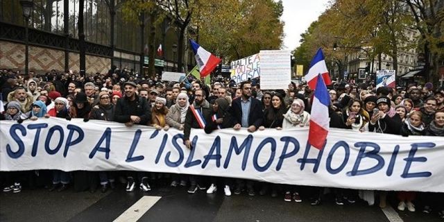 'Fransa İslamı Prensipler Tüzüğü'nü imzalamayan Müslüman STK'ler baskı altında