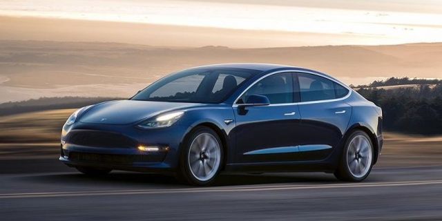 Tesla 135 bin aracını geri çağıracak