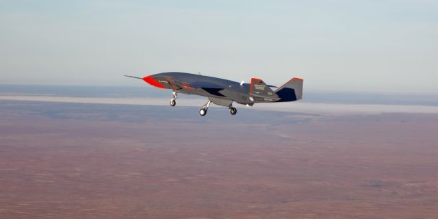 Boeing'in insansız savaş uçağı ilk uçuşunu yaptı