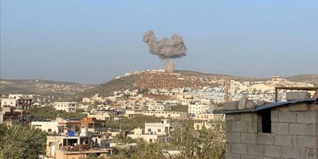 Esed rejimi İdlib'de füzelerle TIR parkını vurdu