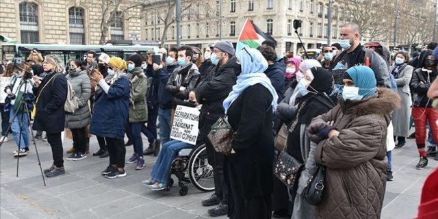 Fransa'da İslamofobi ve 'ayrılıkçı' yasa tasarısı protesto edildi
