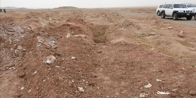 Irak'ta 20 kişinin cesedinin gömüldüğü toplu mezar bulundu