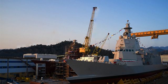 İtalya yeni gemiler ediniyor