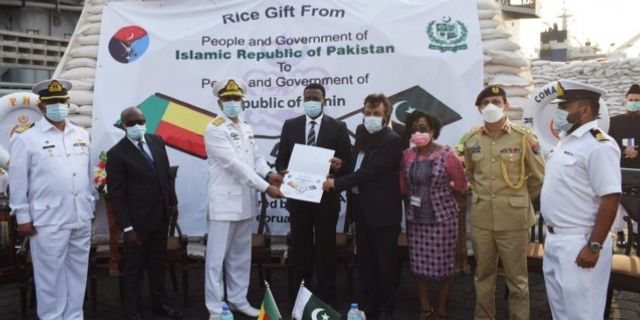 Pakistan'dan Afrika ülkelerine insani yardım