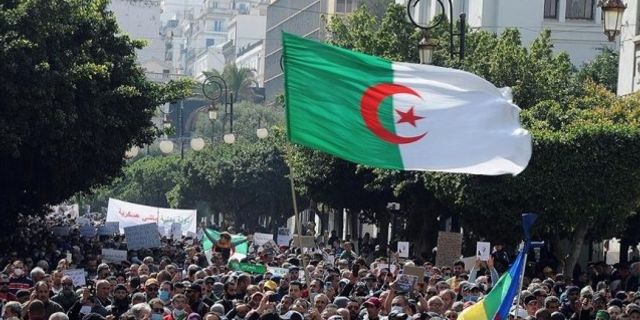 Cezayir erken seçime hazırlanıyor