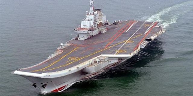 Çin'e ait uçak gemisi Liaoning, Japonya'nın güneyindeki adaların arasından geçti
