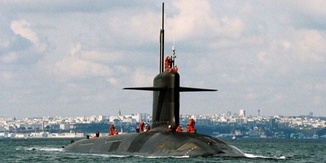 Fransa hasar gören nükleer denizaltılarını onarıyor