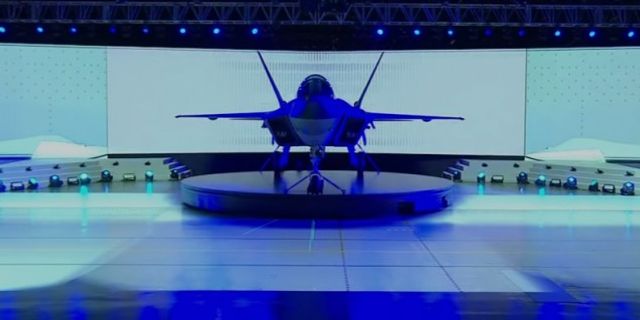 Güney Kore 4.5’inci nesil KF-21 savaş uçağını tanıttı