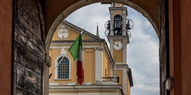 İtalya'da yasa dışı telefon dinleme krizi büyüyor
