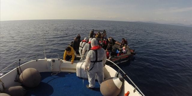 İzmir ve Çanakkale'de Türk kara sularına itilen 113 sığınmacı kurtarıldı