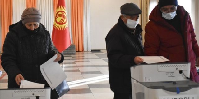 Kırgızistan'da halk sandık başında