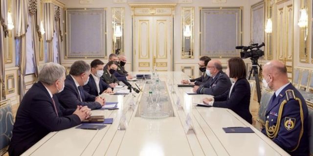Ukrayna Devlet Başkanı, NATO Askeri Komite Başkanı ile görüştü