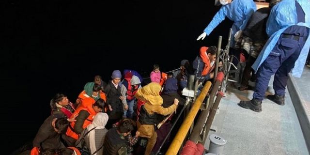 Çanakkale açıklarında 56 düzensiz göçmen kurtarıldı