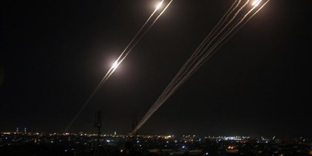 İsrail'in saldırılarına karşılık Gazze'den İsrail'e 200 füze atıldı