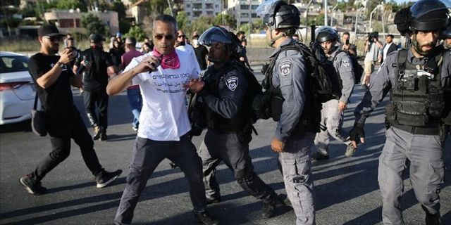 İsrail polisi Şeyh Cerrah Mahallesi destekçilerine saldırdı
