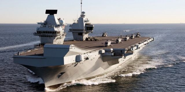 Kraliyet Donanması’nın iki uçak gemisi yanyana