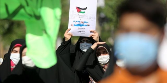 Tahran'da bayram namazının ardından Filistin'e destek gösterisi düzenlendi