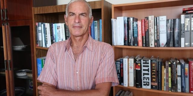 Yahudi profesör Norman Finkelstein: İsrail insanlığa karşı suç işliyor