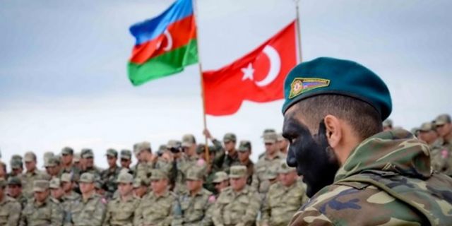 Azerbaycan ordusu 103 yaşında