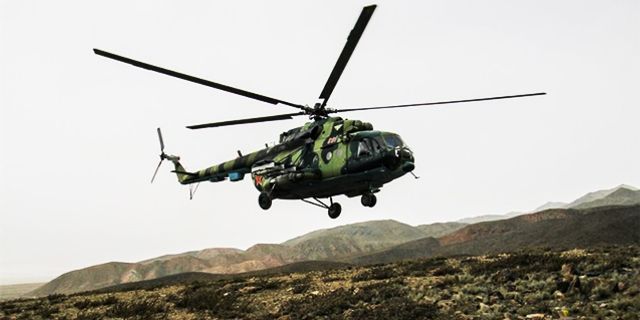 Kırgızistan askerî helikopteri Tacikistan sınırına giderken acil iniş yaptı