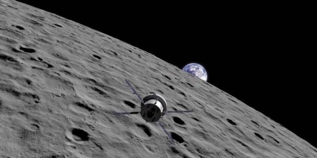 NASA, Ay’a ilk adım atacak kadını taşıyacak dev roketleri birleştirdi