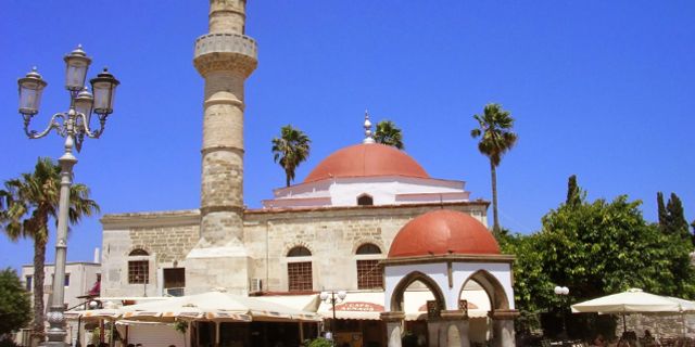 Yunanistan, Türk-Müslüman vakıflarına ait tarihî eserleri katlediyor