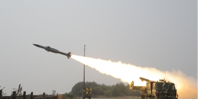 Hindistan, Akash hava savunma sistemini test etti
