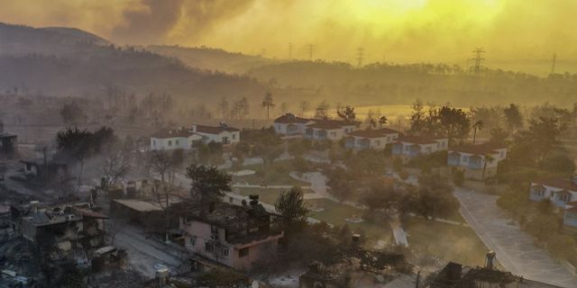 İHA, Manavgat'taki yangını havadan görüntüledi