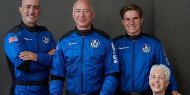 Jeff Bezos uzaya uçtu