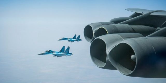 Rus savaş uçaklarından ABD uçaklarına önleme