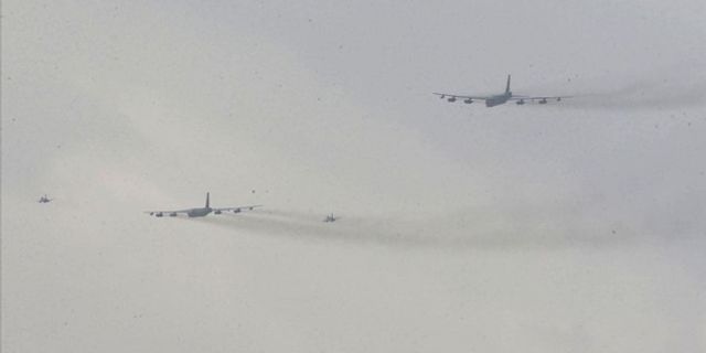 ABD'nin B-52 bombardıman uçakları Taliban’ı vurdu