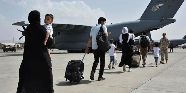Afganistan'daki 229 Türk vatandaşı daha tahliye edildi