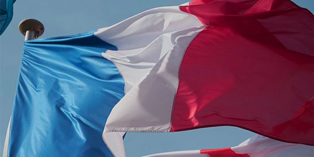 Fransa, İslamofobik tartışmalı yasayı onayladı