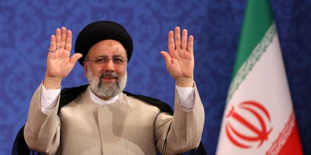 İran Cumhurbaşkanı Reisi, kabine listesini Meclis'e sundu