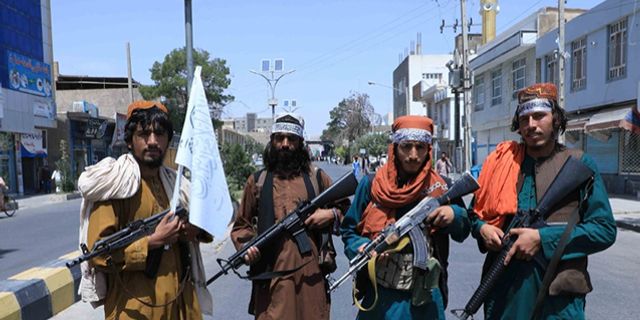 Taliban ABD ve eski rejimle çalışan kişilerin isimlerini topluyor
