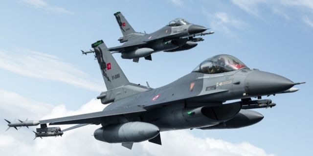 Türk F-16’ları Polonya semalarında
