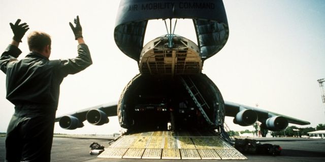 ABD, C-17A ve C-130 uçaklarını C-5M kargo uçağına tercih etti