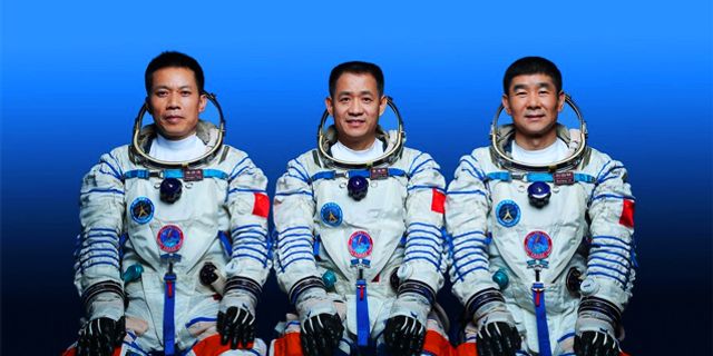 Çinli astronotlar 3 ay sonra dünyaya dönüyor