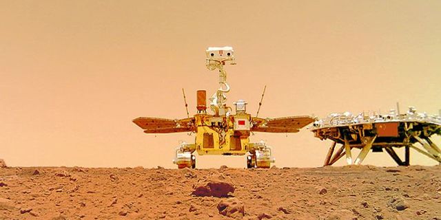 Çinli Mars keşif aracı Zhurong'tan yeni görüntüler