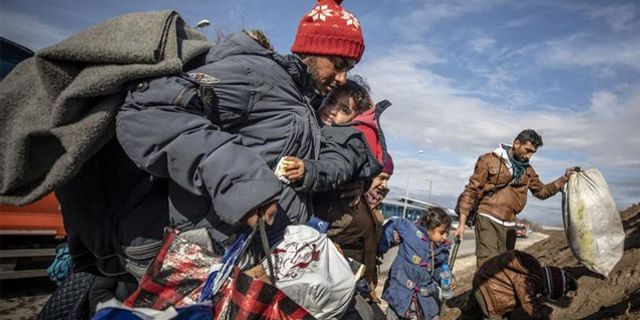 Yunanistan Başbakanı Miçotakis'ten mülteci açıklaması