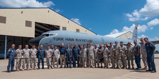 Modernize olan ilk KC-135R Blok 45 uçağı teslim alındı