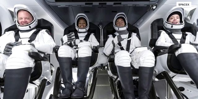 SpaceX'in sivil yolcuları Dünya'ya döndü