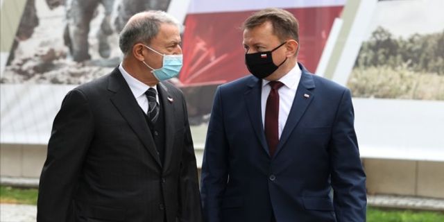 Bakan Akar, Polonya Savunma Bakanı ile bir araya geldi
