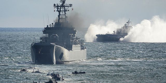 Doğu Pasifik'te Rus ve Çin savaş gemileri ilk kez ortak devriye yaptı