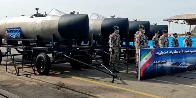 İran Donanması 4 mini denizaltı daha teslim aldı