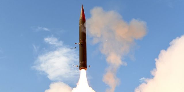 İsrail, Arrow 3 füze savunma sistemini test etti