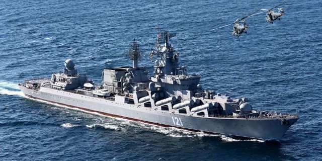 Rus Donanmasının en önemli gemisi Neptün füzeleriyle vuruldu