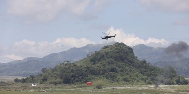 Filipinler'in T129 ATAK helikopterlerinden gövde gösterisi
