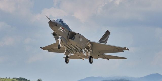 Güney Kore'nin KF-21 savaş uçağı ilk kez uçtu