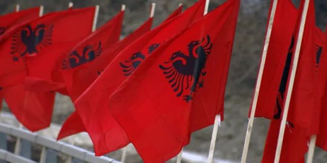 Arnavutluk'ta askerî casusluk